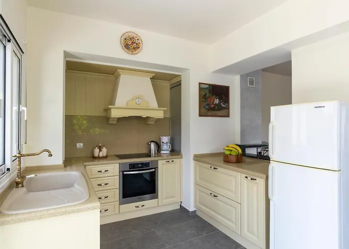 Elena House 2 * Jenádi